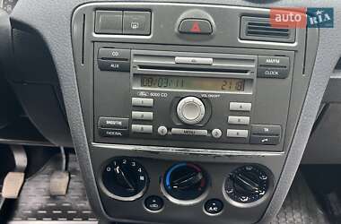 Хэтчбек Ford Fusion 2011 в 