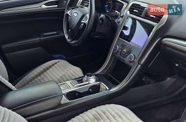 Седан Ford Fusion 2017 в 