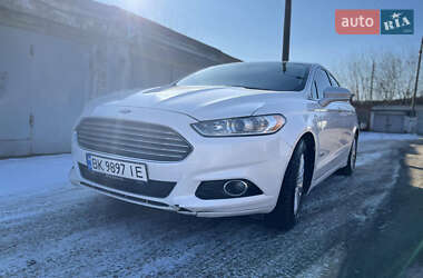 Седан Ford Fusion 2013 в 