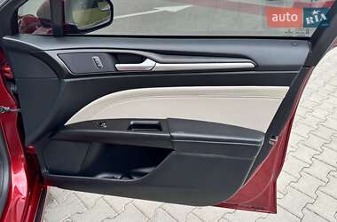 Седан Ford Fusion 2017 в 