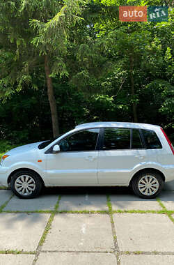 Хэтчбек Ford Fusion 2010 в 