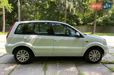 Хэтчбек Ford Fusion 2010 в 