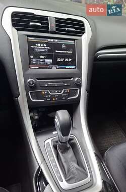 Седан Ford Fusion 2016 в 