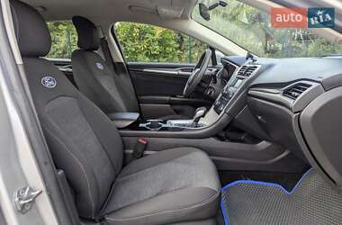 Седан Ford Fusion 2015 в 