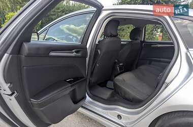 Седан Ford Fusion 2015 в 