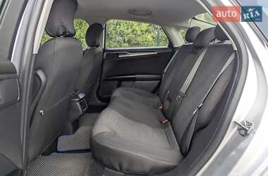 Седан Ford Fusion 2015 в 