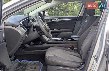 Седан Ford Fusion 2015 в 