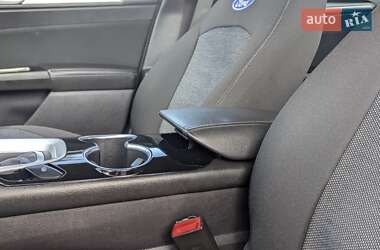 Седан Ford Fusion 2015 в 