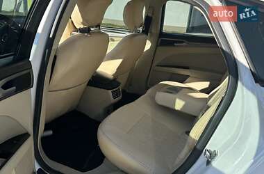 Седан Ford Fusion 2013 в 