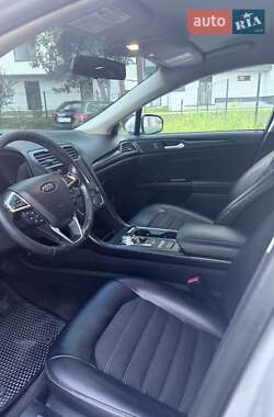 Седан Ford Fusion 2017 в 