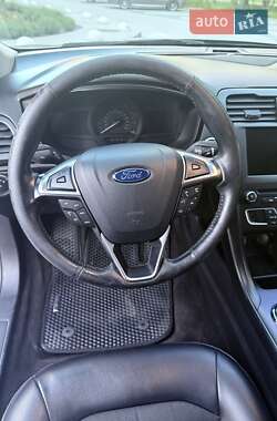Седан Ford Fusion 2017 в 