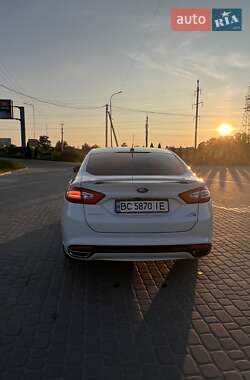Седан Ford Fusion 2012 в 