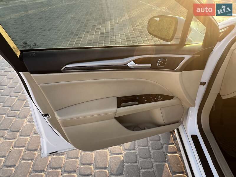 Седан Ford Fusion 2012 в Львове