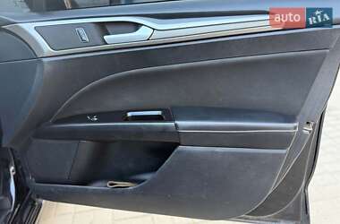 Седан Ford Fusion 2017 в 