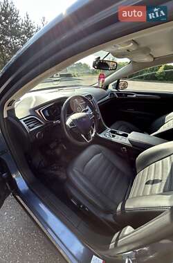 Седан Ford Fusion 2018 в 