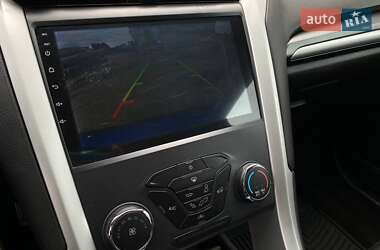 Седан Ford Fusion 2015 в 
