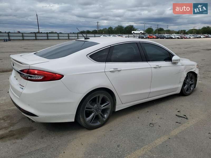 Седан Ford Fusion 2018 в Львове