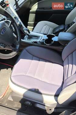Седан Ford Fusion 2016 в 