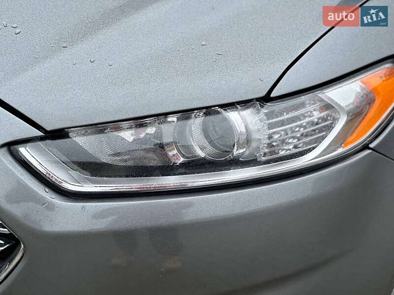 Седан Ford Fusion 2013 в Стрию