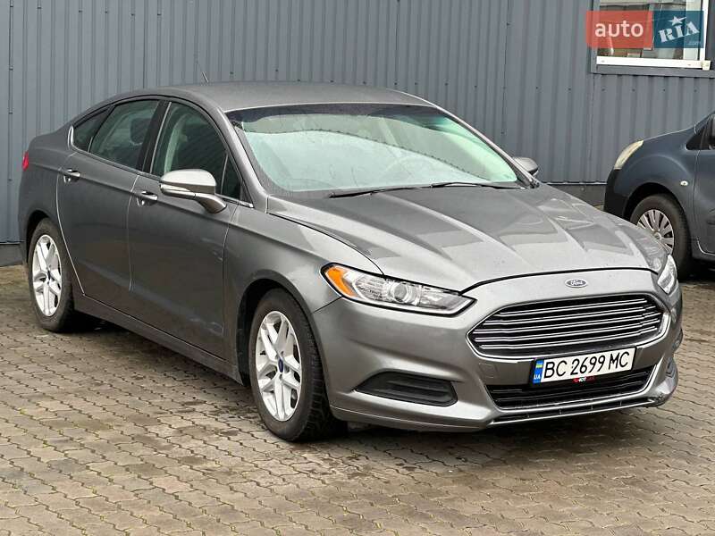 Седан Ford Fusion 2013 в Стрию