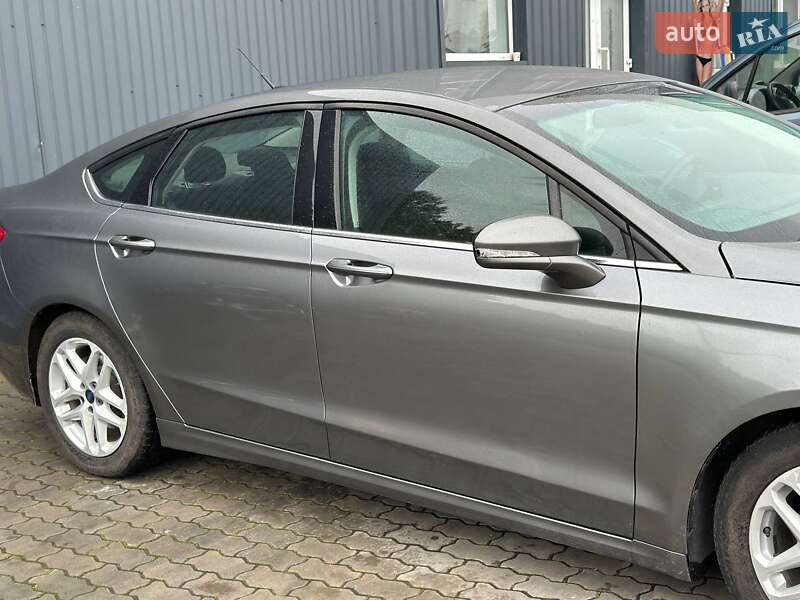Седан Ford Fusion 2013 в Стрию