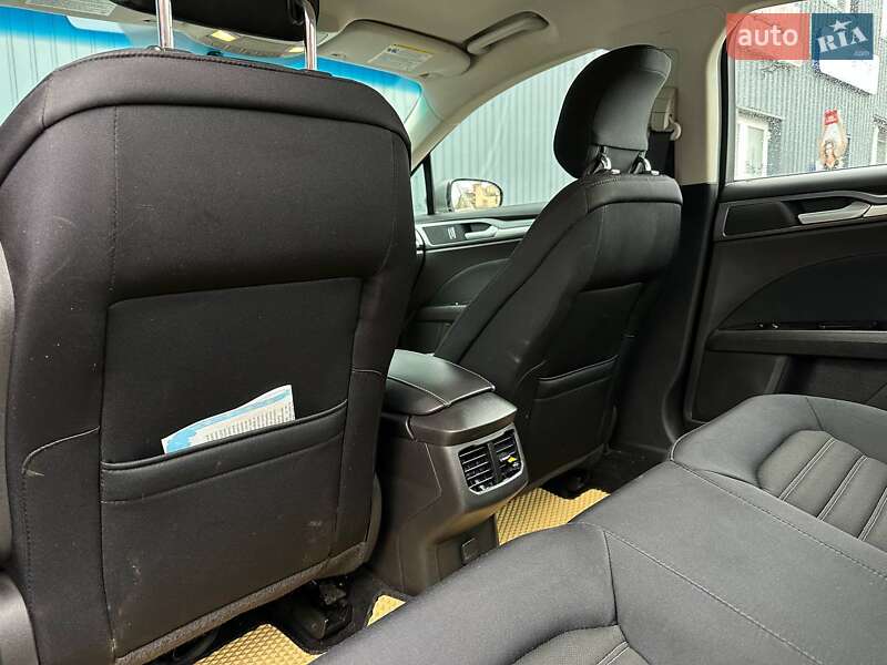 Седан Ford Fusion 2013 в Стрию