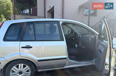 Хэтчбек Ford Fusion 2003 в 