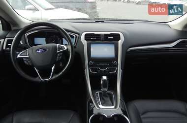 Седан Ford Fusion 2016 в 