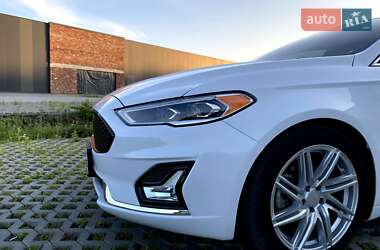 Седан Ford Fusion 2019 в 