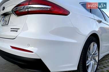 Седан Ford Fusion 2019 в 