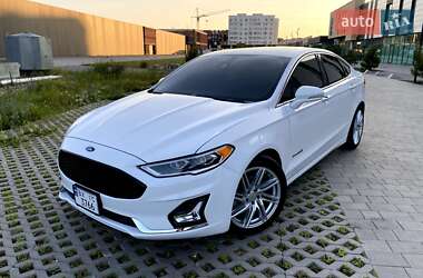 Седан Ford Fusion 2019 в 