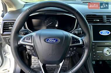 Седан Ford Fusion 2019 в 