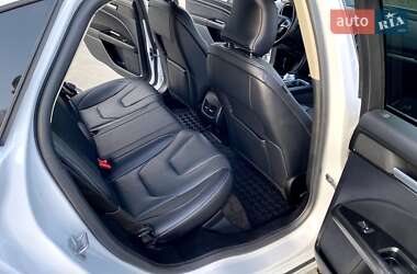 Седан Ford Fusion 2019 в 