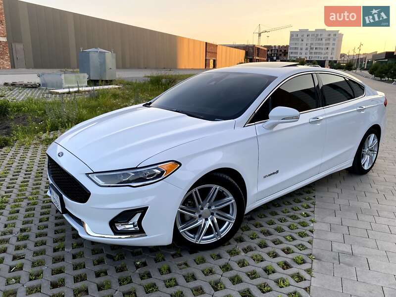 Седан Ford Fusion 2019 в 