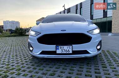 Седан Ford Fusion 2019 в 