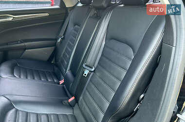 Седан Ford Fusion 2017 в 