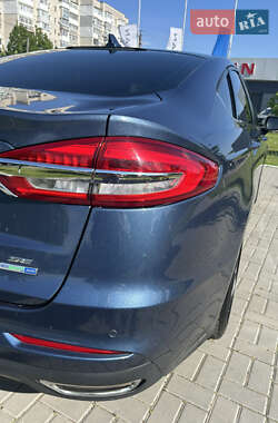 Седан Ford Fusion 2019 в 
