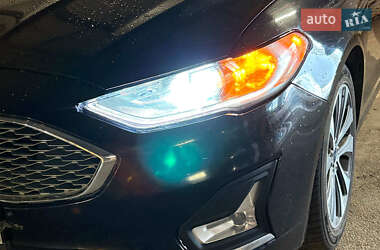 Седан Ford Fusion 2019 в 