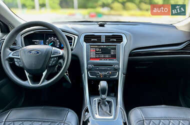 Седан Ford Fusion 2015 в 