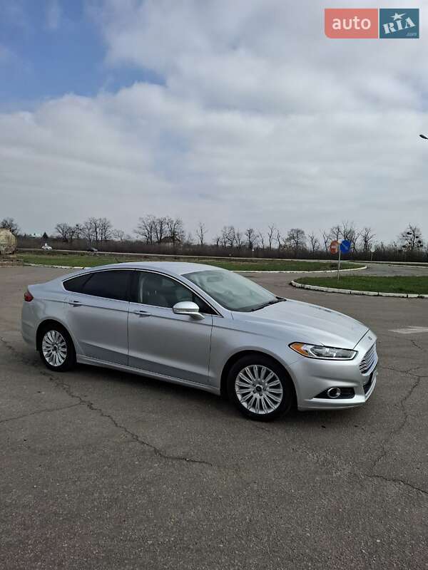 Седан Ford Fusion 2015 в 