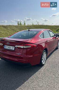 Седан Ford Fusion 2020 в 