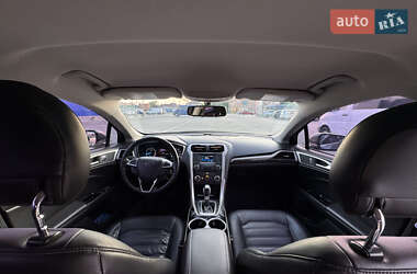 Седан Ford Fusion 2013 в 