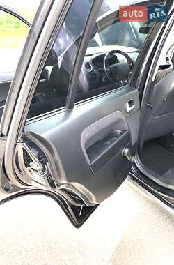 Хэтчбек Ford Fusion 2011 в 