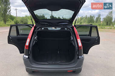Хэтчбек Ford Fusion 2011 в 