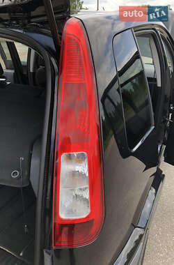 Хэтчбек Ford Fusion 2011 в 