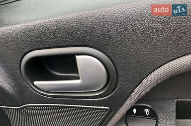 Хэтчбек Ford Fusion 2011 в 