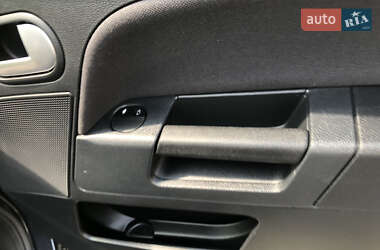 Хэтчбек Ford Fusion 2011 в 