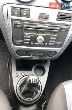 Хэтчбек Ford Fusion 2011 в 
