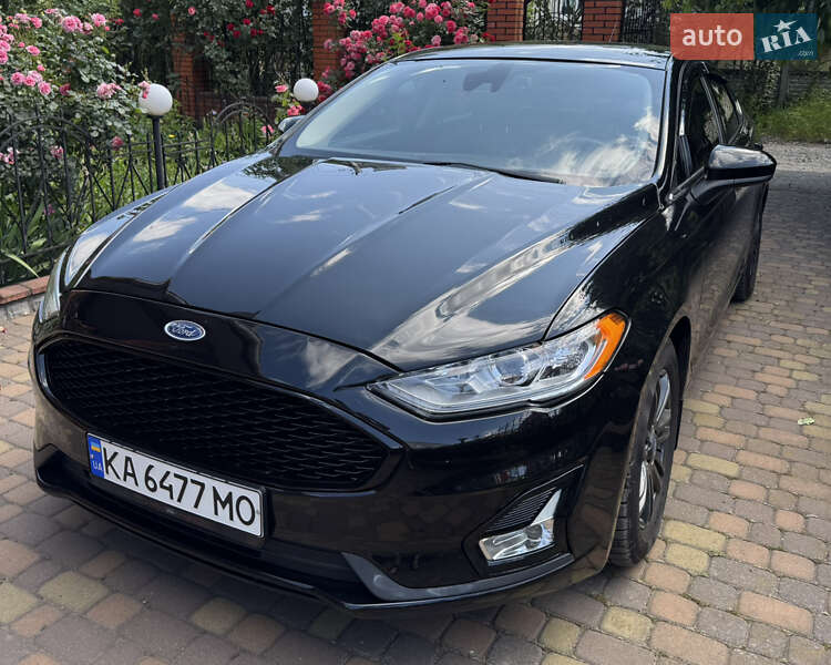 Седан Ford Fusion 2019 в 
