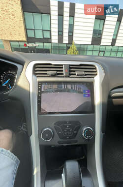 Седан Ford Fusion 2015 в 